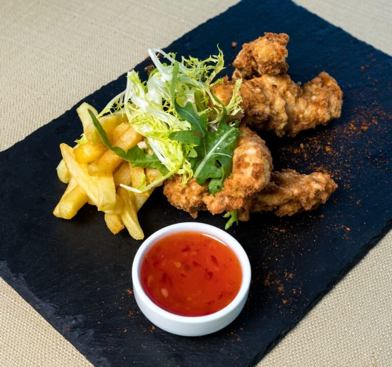 fried chicken and fries on blue ceramic plate sous vide Pulpo a baja temperatura en tempura con romesco: receta perfecta paso